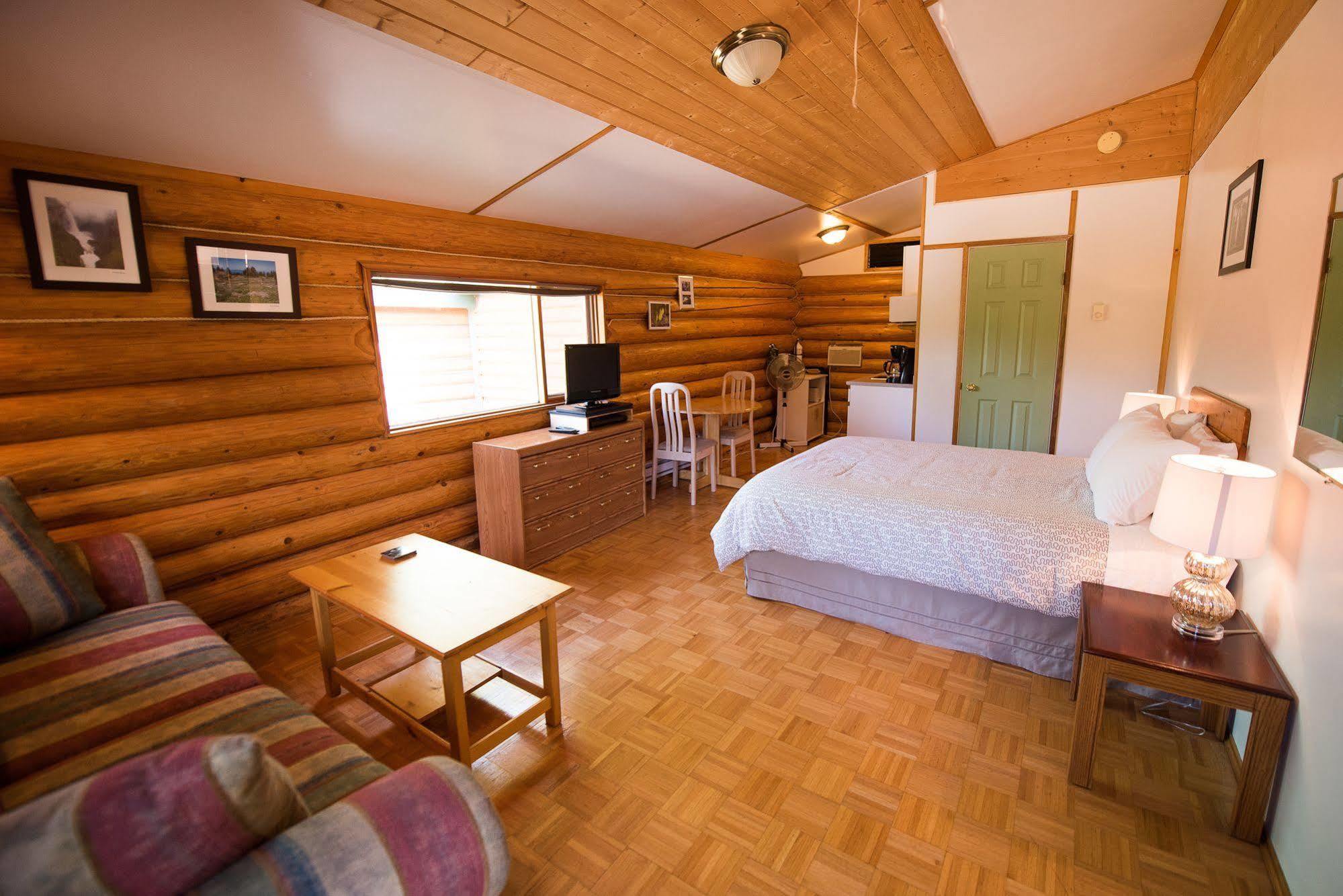 Cedar Haven Cabins And Resort Clearwater Exterior photo